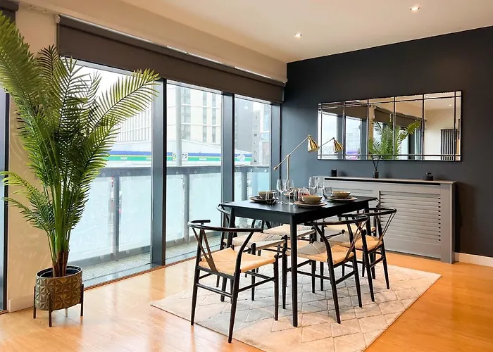 Lovely 2 Bed Duplex With Hydro Views * 格拉斯哥