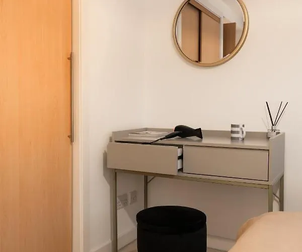 Lägenhet West End Escape - Prime Location *