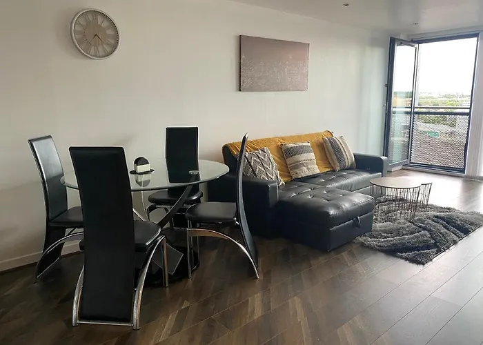 Modern 2-bed In Secc/hydro Διαμέρισμα