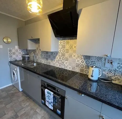 West End Hidden Gem - Modern 2-bedroom With Residents Patio * Glasgow