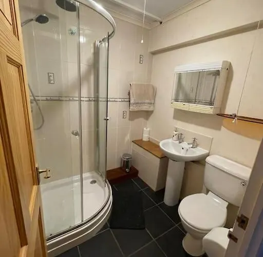 West End Hidden Gem - Modern 2-bedroom With Residents Patio *