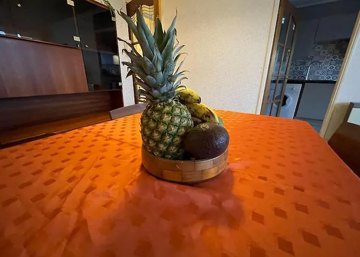 West End Hidden Gem - Modern 2-bedroom With Residents Patio Διαμέρισμα *