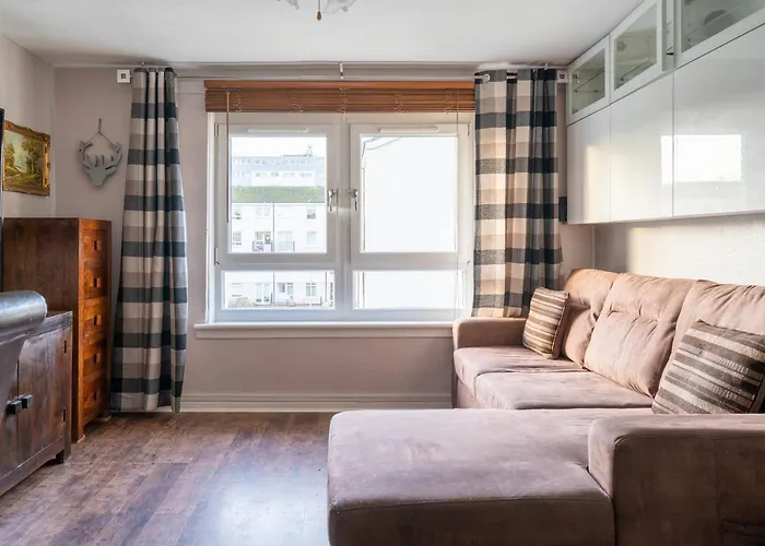 Lovely 1-bedroom With Balcony In West End * Glasgow