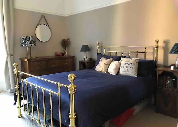 Apartment Spacious 3 Bed Flat In The Heart Of The West End.