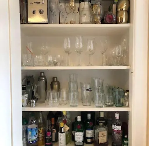 Spacious 3 Bed Flat In The Heart Of The West End. *