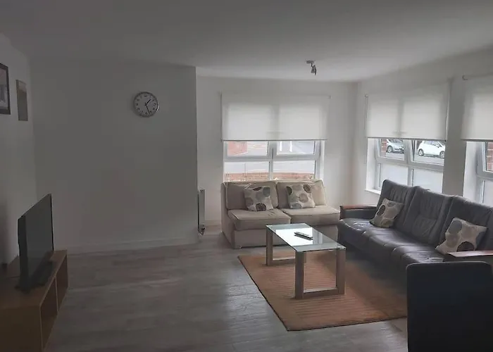 City, Celtic Park & Emirates Stadium Apartment, For Families Or Age Over 23 Апартаменты *