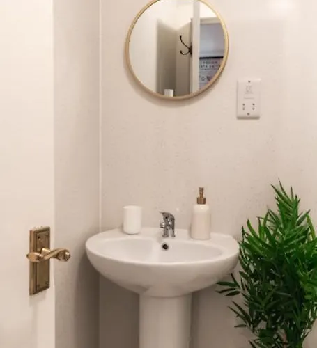 Lejlighed Finnieston 1-bed - Walk To Hydro & Bars - Sleeps 2 *