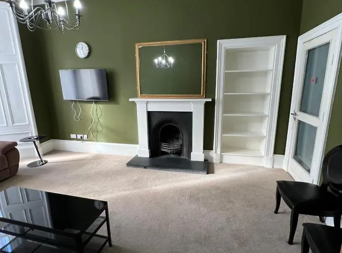 Sauchiehall Street West End Apartment