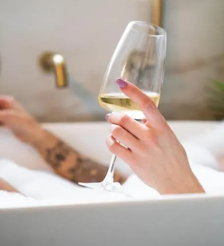 The Devonshire - Your 5 Star West End Stay! *