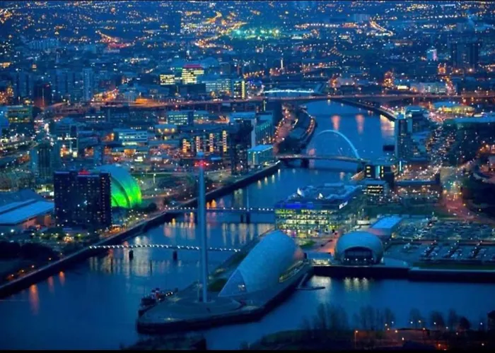 Designer Penthouse With Riverviews - G1 Centre, 3 Bedrooms, 2 Bathrooms, 1 Living / Kitchen. Full Floor, Wrap Around Terrace, Panoramic Views, Off Station / Buchanan Street Apartman Glasgow