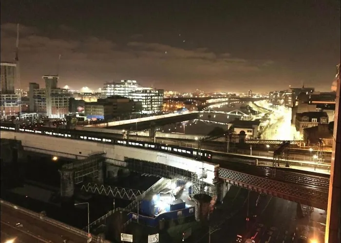 Designer Penthouse With Riverviews - G1 Centre, 3 Bedrooms, 2 Bathrooms, 1 Living / Kitchen. Full Floor, Wrap Around Terrace, Panoramic Views, Off Station / Buchanan Street Glasgow