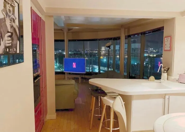 Designer Penthouse With Riverviews - G1 Centre, 3 Bedrooms, 2 Bathrooms, 1 Living / Kitchen. Full Floor, Wrap Around Terrace, Panoramic Views, Off Station / Buchanan Street Apartman Glasgow