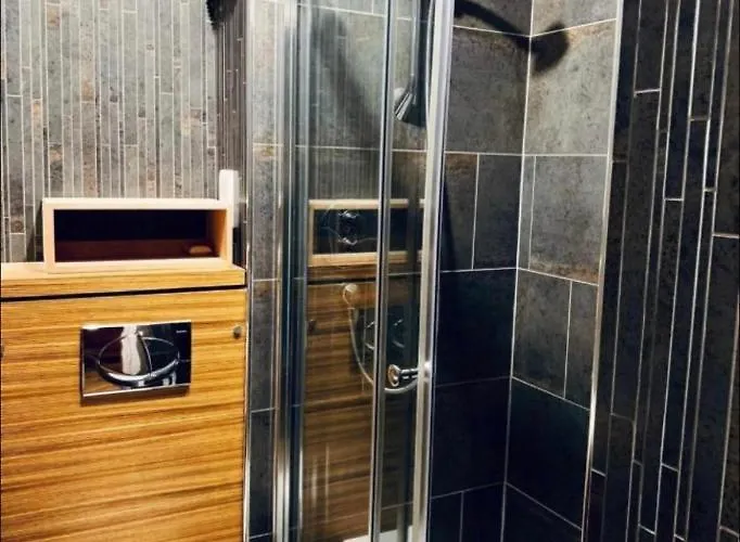 Lejlighed Designer Penthouse With Riverviews - G1 Centre, 3 Bedrooms, 2 Bathrooms, 1 Living / Kitchen. Full Floor, Wrap Around Terrace, Panoramic Views, Off Station / Buchanan Street *