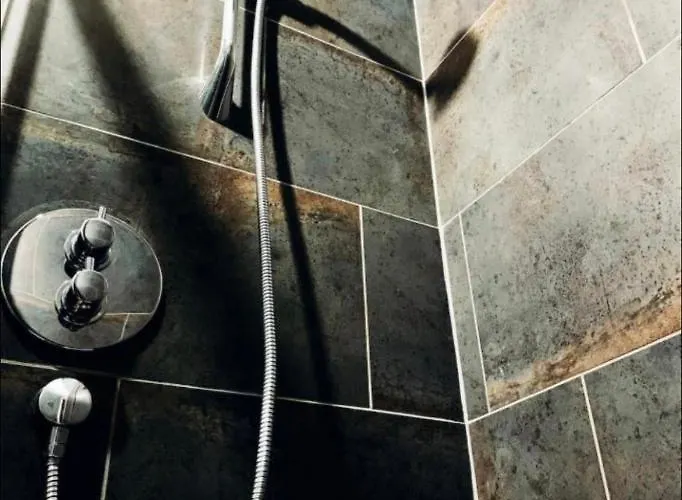 Designer Penthouse With Riverviews - G1 Centre, 3 Bedrooms, 2 Bathrooms, 1 Living / Kitchen. Full Floor, Wrap Around Terrace, Panoramic Views, Off Station / Buchanan Street *