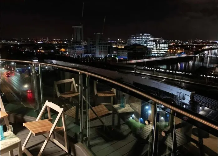 Designer Penthouse With Riverviews - G1 Centre, 3 Bedrooms, 2 Bathrooms, 1 Living / Kitchen. Full Floor, Wrap Around Terrace, Panoramic Views, Off Station / Buchanan Street