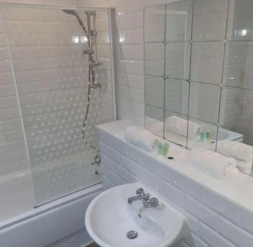 65 Renfield St 2 Bed