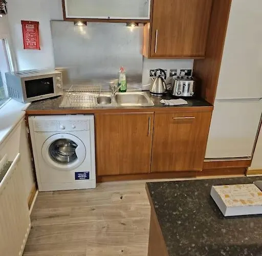 65 Renfield St 2 Bed Глазго