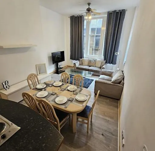 65 Renfield St 2 Bed