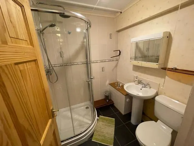 West End Hidden Gem - Modern 2-bedroom With Residents Patio Lägenhet Glasgow