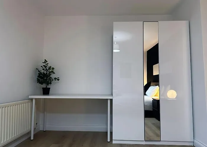 3 Bedroom/3 Bathroom Large Flat Near Ovo Hydro Glasgow