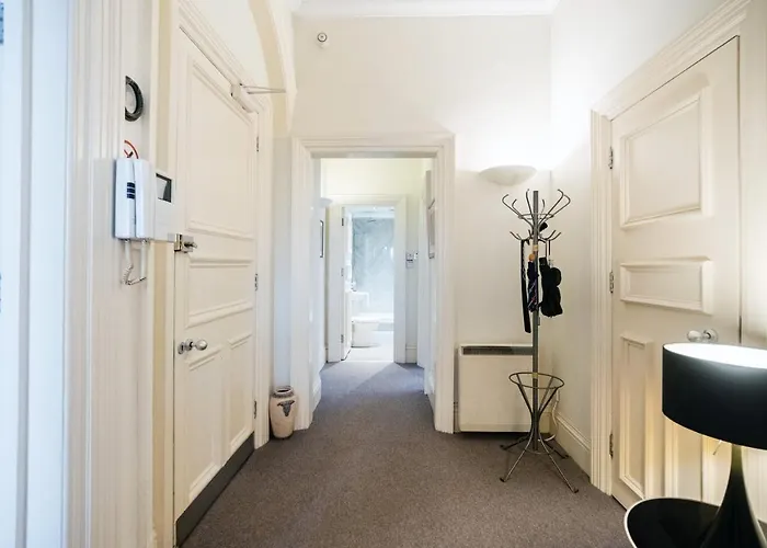 West George Street Apartment