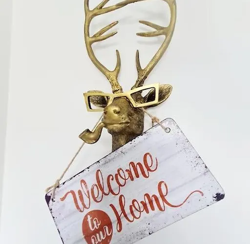 בית נופש Spacious 5bed House, Free Parking, No Party !