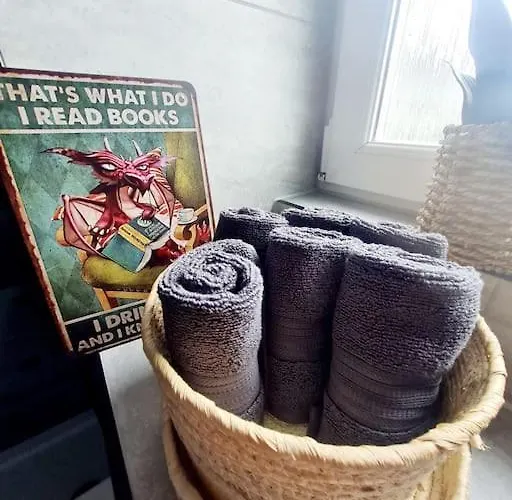 בית נופש Spacious 5bed House, Free Parking, No Party ! *