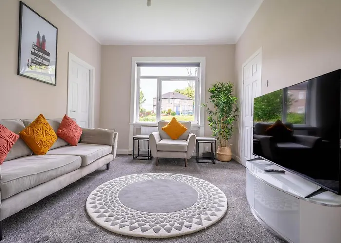 4 Bedrooms Homely House - Sleeps 6 Comfortably With 6 Double Beds,glasgow, Free Street Parking, Business Travellers, Contractors, & Holiday-goers, Near Major Transport Links In & Centre, Perfect For Common Wealth Games 2026 Апартаменты *