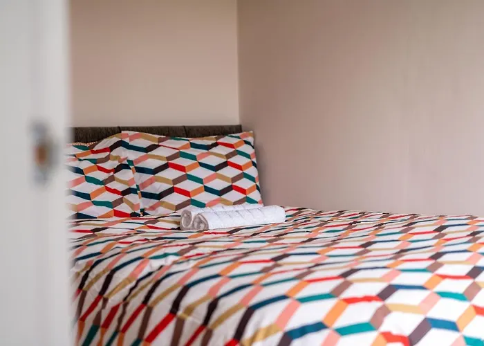 4 Bedrooms Homely House - Sleeps 6 Comfortably With 6 Double Beds,glasgow, Free Street Parking, Business Travellers, Contractors, & Holiday-goers, Near Major Transport Links In & Centre, Perfect For Common Wealth Games 2026 Апартаменты