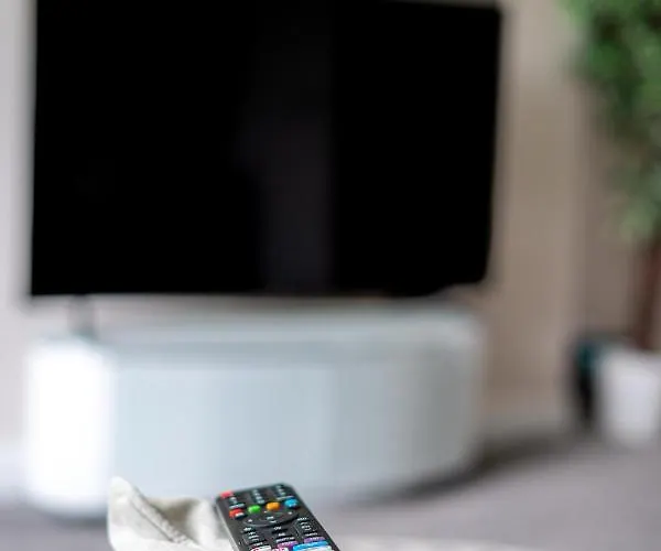 4 Bedrooms Homely House - Sleeps 6 Comfortably With 6 Double Beds,glasgow, Free Street Parking, Business Travellers, Contractors, & Holiday-goers, Near Major Transport Links In & Centre, Perfect For Common Wealth Games 2026