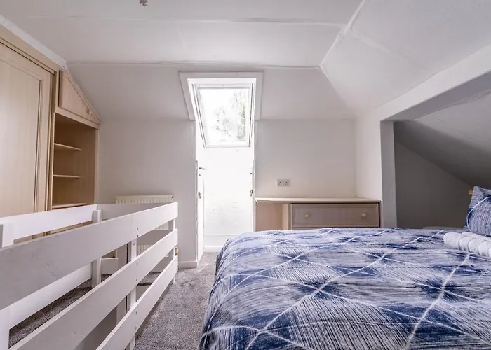 Апартаменты 4 Bedrooms Homely House - Sleeps 6 Comfortably With 6 Double Beds,glasgow, Free Street Parking, Business Travellers, Contractors, & Holiday-goers, Near Major Transport Links In & Centre, Perfect For Common Wealth Games 2026