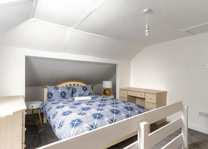 4 Bedrooms Homely House - Sleeps 6 Comfortably With 6 Double Beds,glasgow, Free Street Parking, Business Travellers, Contractors, & Holiday-goers, Near Major Transport Links In & Centre, Perfect For Common Wealth Games 2026 Глазго