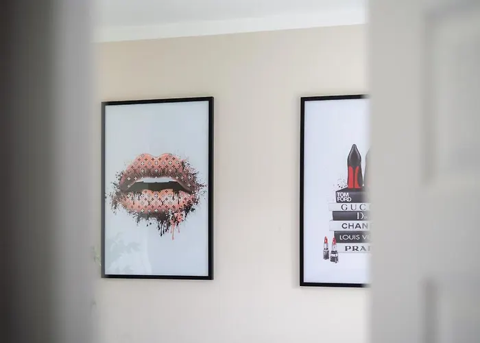 Апартаменты 4 Bedrooms Homely House - Sleeps 6 Comfortably With 6 Double Beds,glasgow, Free Street Parking, Business Travellers, Contractors, & Holiday-goers, Near Major Transport Links In & Centre, Perfect For Common Wealth Games 2026 Глазго