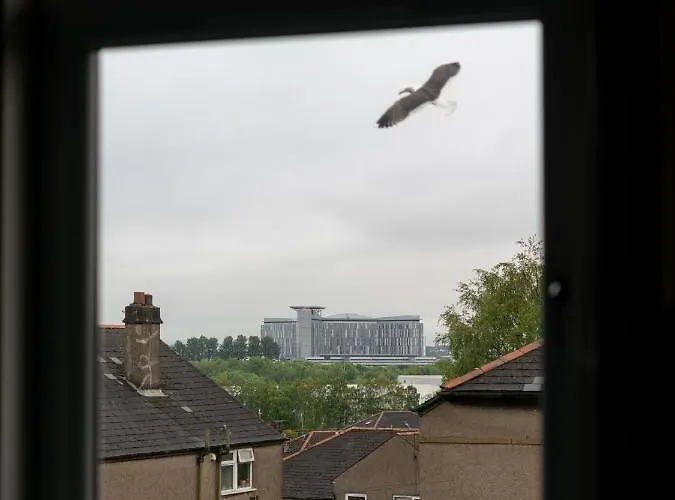 Апартаменты 4 Bedrooms Homely House - Sleeps 6 Comfortably With 6 Double Beds,glasgow, Free Street Parking, Business Travellers, Contractors, & Holiday-goers, Near Major Transport Links In & Centre, Perfect For Common Wealth Games 2026