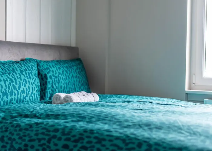 4 Bedrooms Homely House - Sleeps 6 Comfortably With 6 Double Beds,glasgow, Free Street Parking, Business Travellers, Contractors, & Holiday-goers, Near Major Transport Links In & Centre, Perfect For Common Wealth Games 2026 * Глазго