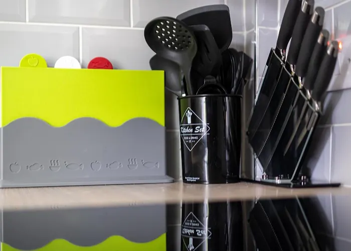 4 Bedrooms Homely House - Sleeps 6 Comfortably With 6 Double Beds,glasgow, Free Street Parking, Business Travellers, Contractors, & Holiday-goers, Near Major Transport Links In & Centre, Perfect For Common Wealth Games 2026 Глазго