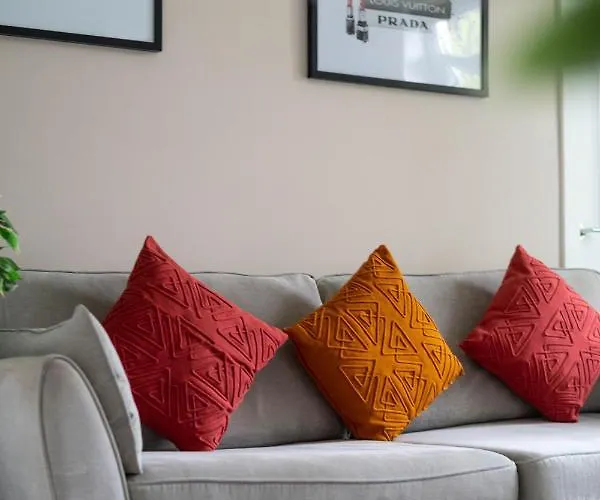 4 Bedrooms Homely House - Sleeps 6 Comfortably With 6 Double Beds,glasgow, Free Street Parking, Business Travellers, Contractors, & Holiday-goers, Near Major Transport Links In & Centre, Perfect For Common Wealth Games 2026 Апартаменты Глазго