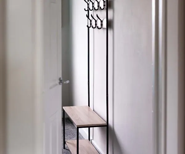 4 Bedrooms Homely House - Sleeps 6 Comfortably With 6 Double Beds,glasgow, Free Street Parking, Business Travellers, Contractors, & Holiday-goers, Near Major Transport Links In & Centre, Perfect For Common Wealth Games 2026 Глазго