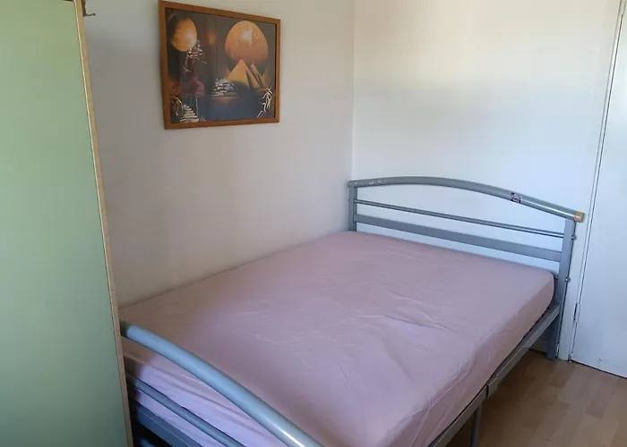 Private Near Centre St George's Rd * Glasgow