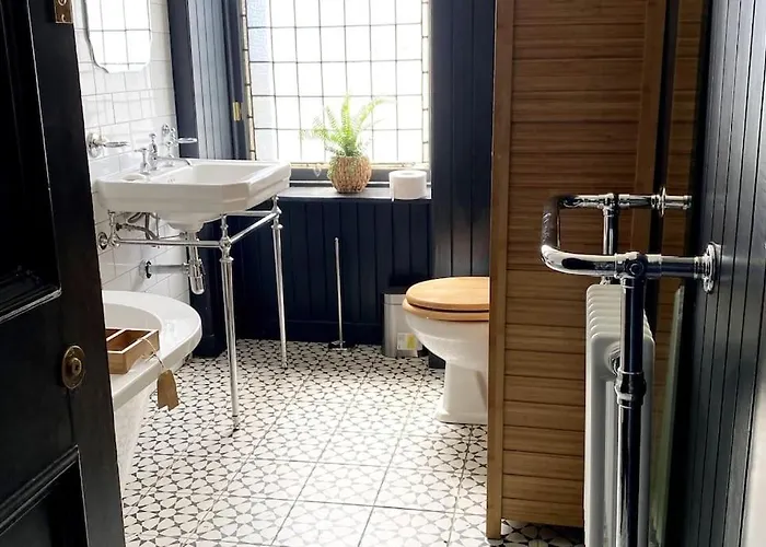 Stunning 3 Bedroom Victorian Near Pollok Country Park