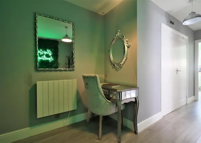 2 Bedroom At Secc Hydro Free Parking Glasgow