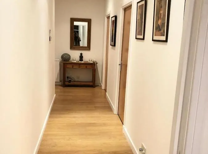 Comfy Two Bedroom Right In The Centre Глазго