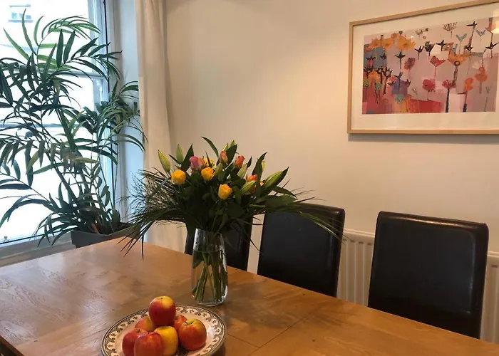 Comfy Two Bedroom Right In The Centre *