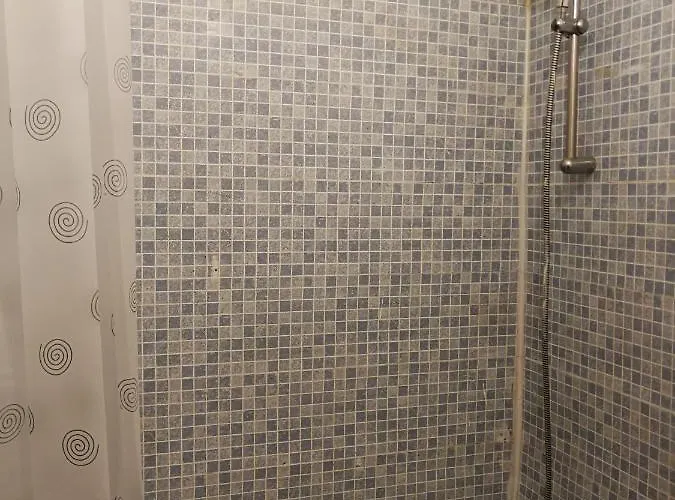 Гостевой дом Budget Double Bedroom Near Centre And West End