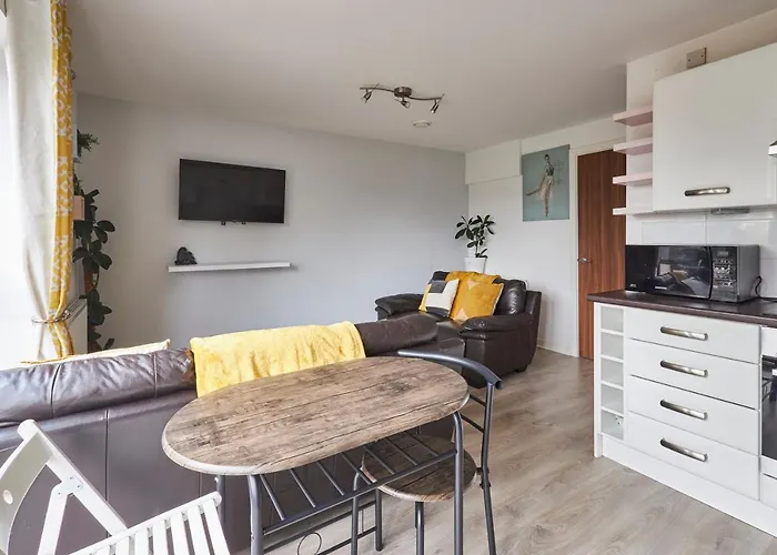 Apartment Host & - London Avenue *