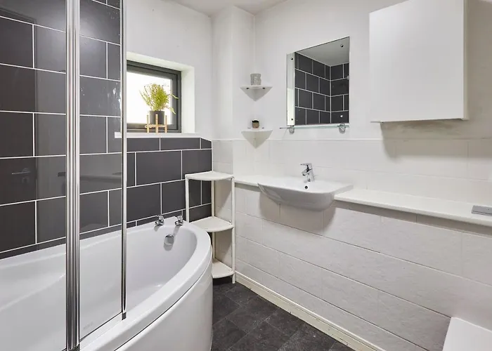 Host & - London Avenue *