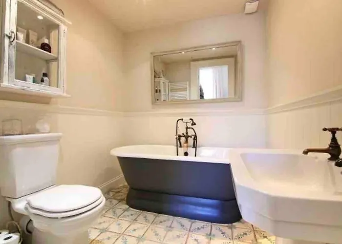 Of Joy - 3 Bedroom With Private Garden Lägenhet Glasgow