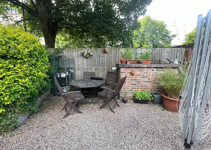 Stunning West End Flat!