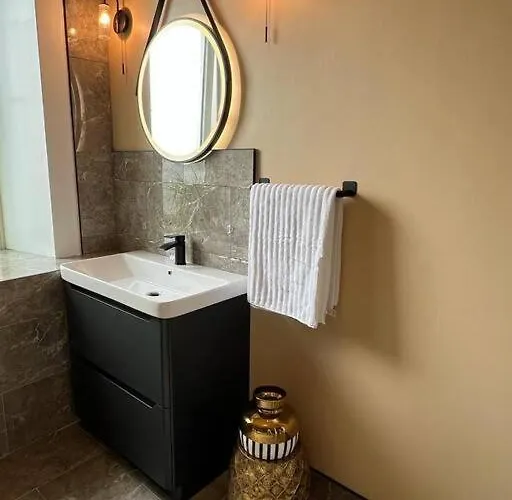 Luxury Victorian Spacious Flat