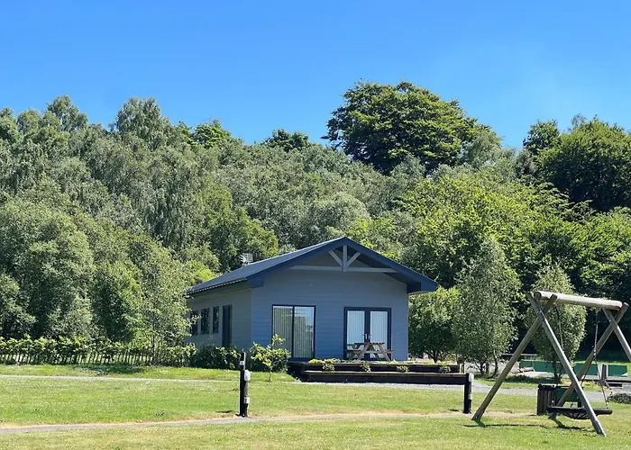 Spacious 3-bedroom On Country Estate Near - Sleeps 6